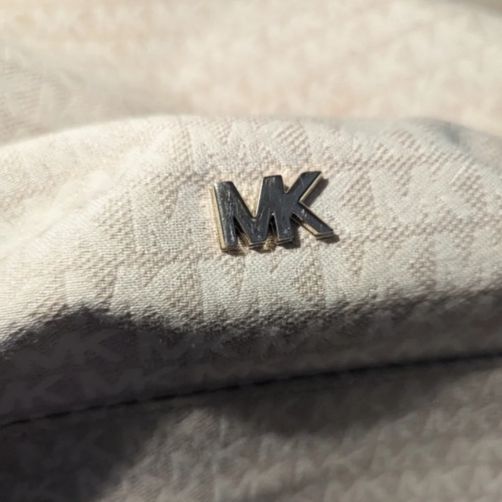 Michael Kors Griffin Large Hobo Bag Natural Vanilla